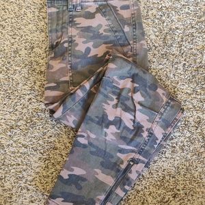 Camo slim crop pant